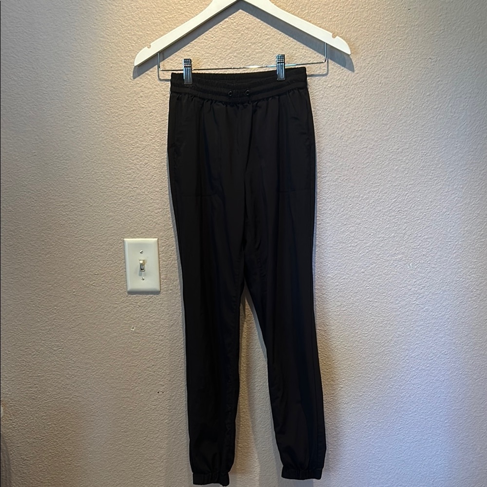Aritzia TNA Black Joggers Size XXS